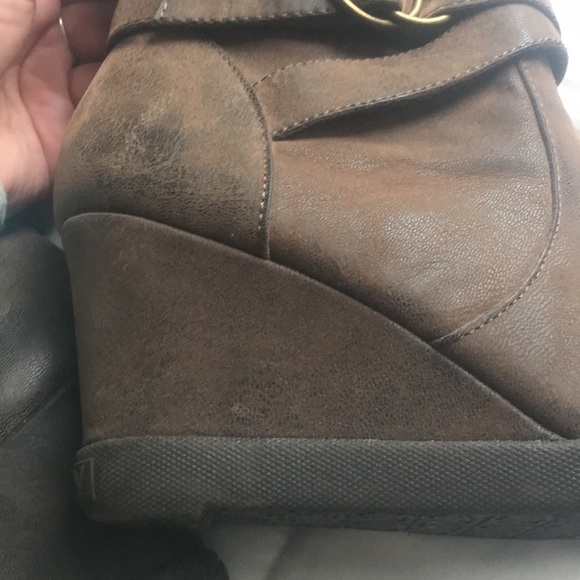 Boots - Picture 6 of 8